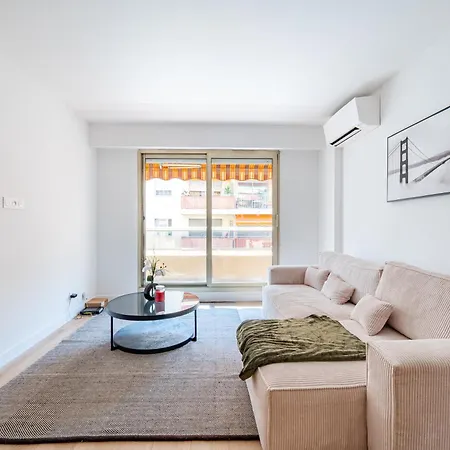 Near Old Town And Fully Renovated *